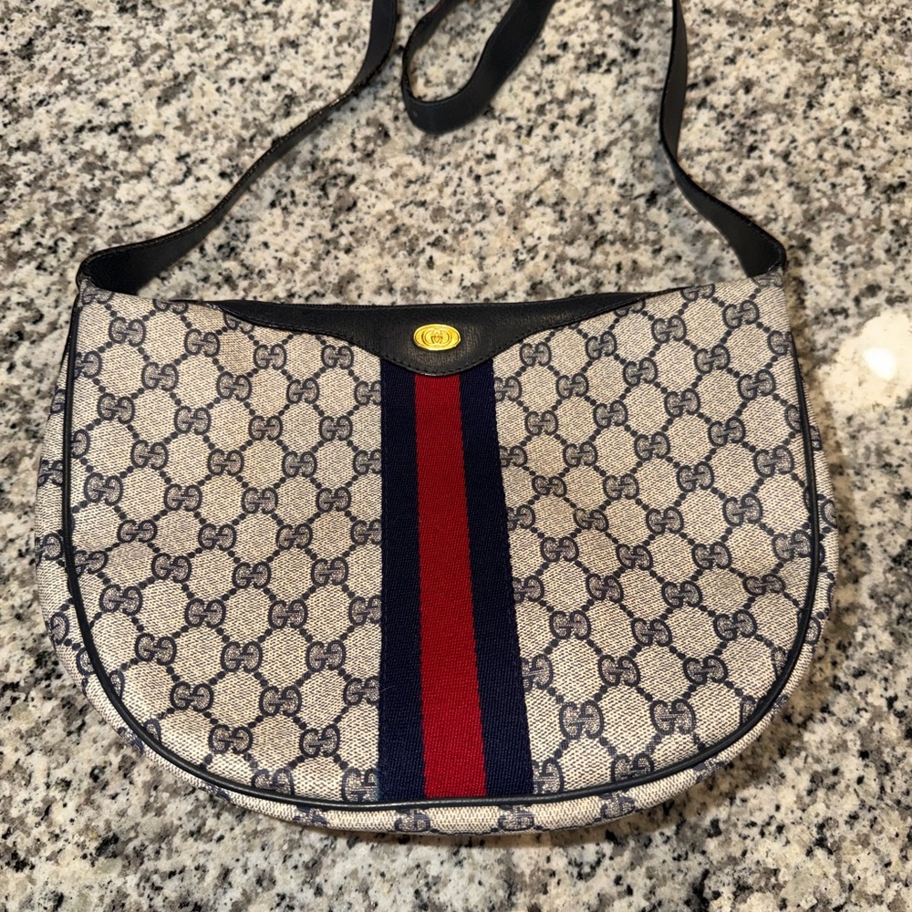 ✨Authentic! Gucci Beige and Navy Shoulder Bag PROJECT BAG!!!!!✨